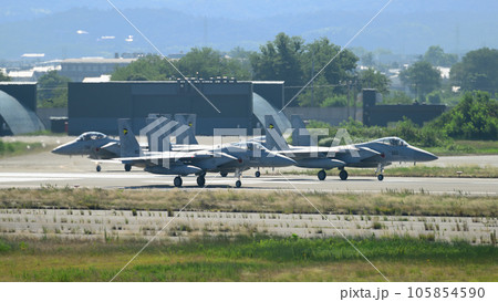 航空自衛隊第306飛行隊F-15イーグル離陸準備 航空自衛隊第306飛行隊F-15イーグル離陸準備 105854590