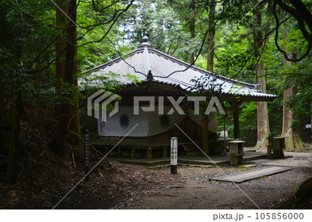 鞍馬寺　僧正ガ谷不動堂　京都市左京区 105856000