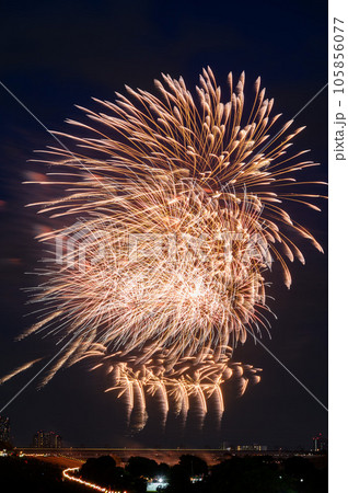 夜空を飾る大花火・4年ぶりの戸田橋花火大会・板橋花火大会 夜空を飾る大花火・4年ぶりの戸田橋花火大会・板橋花火大会 105856077