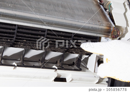 エアコン内部の汚れ　カビ　ホコリ　 105856778