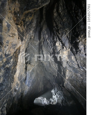 石見銀山の大久保間歩の福石場(島根県) 石見銀山の大久保間歩の福石場(島根県) 105857701