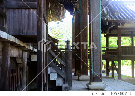 京都清涼寺裏渡り廊下 105860719