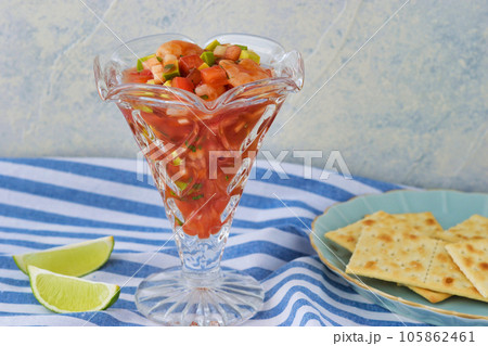 メキシコ料理のセビーチェ・アカプルケーニョ Ceviche acapulqueño  105862461