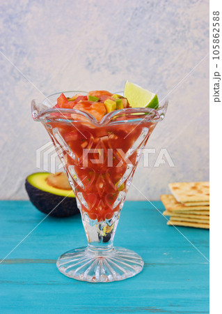 メキシコ料理のセビーチェ・アカプルケーニョ Ceviche acapulqueño  105862588