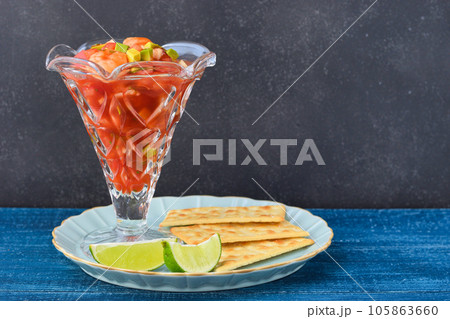 メキシコ料理のセビーチェ・アカプルケーニョ Ceviche acapulqueño  105863660