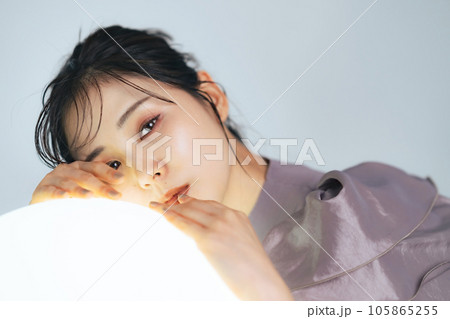 女性のファッションポートレート 女性のファッションポートレート 105865255