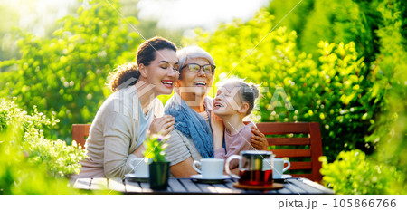 family drinking tea in the garden 105866766