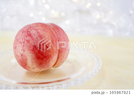 桃　キラキラ背景 105867821