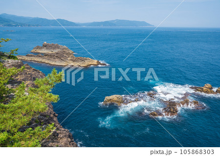 「岩手県」雷岩・乱曝谷展望台からの眺め　碁石海岸・大船渡 105868303