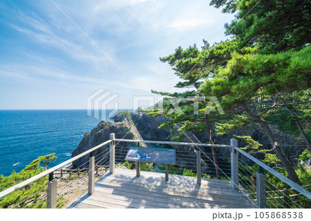 「岩手県」雷岩・乱曝谷展望台 碁石海岸 「岩手県」雷岩・乱曝谷展望台 碁石海岸 105868538
