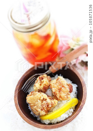 唐揚げ丼 105871536