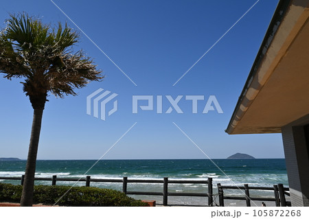 夏の海岸風景 海と砂浜 夏の海岸風景 海と砂浜 105872268