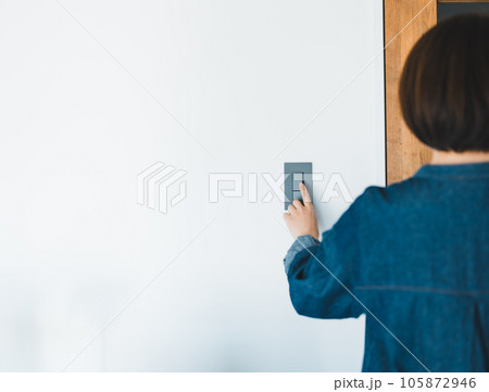 照明の壁スイッチ 105872946