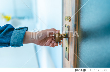 おしゃれなアンティークなドアノブ おしゃれなアンティークなドアノブ 105872950