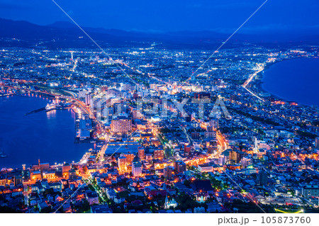 （北海道）函館山展望台から見る函館市の夜景 105873760