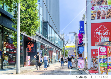 東京渋谷の都市風景 原宿・竹下通り 東京渋谷の都市風景 原宿・竹下通り 105875388