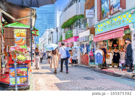 東京渋谷の都市風景　原宿・竹下通り 105875392
