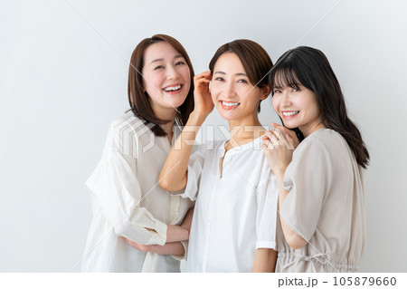 ミドル女性のビューティ 105879660