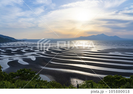 「日本の渚百選」御輿来海岸の夕日と有明海 「日本の渚百選」御輿来海岸の夕日と有明海 105880018