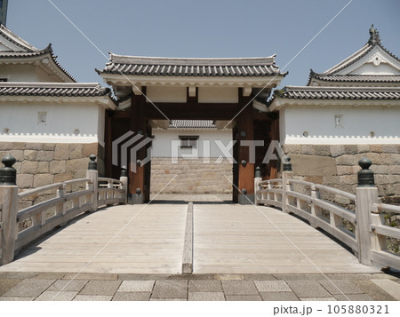 駿府城の東御門（日本100名城） 105880321