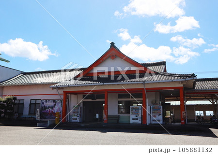 JR紀勢本線・那智駅の趣ある駅舎 JR紀勢本線・那智駅の趣ある駅舎 105881132