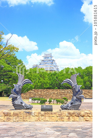 姫路市、城見台公園から見た国宝姫路城の風景 姫路市、城見台公園から見た国宝姫路城の風景 105881615