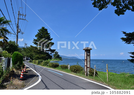 大津・琵琶湖の八屋戸の湖岸と白髭大明神の石碑 105882091