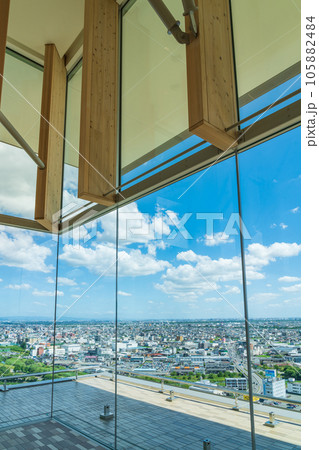 岐阜県庁、清流ロビーからの眺め〈岐阜県岐阜市〉 105882484