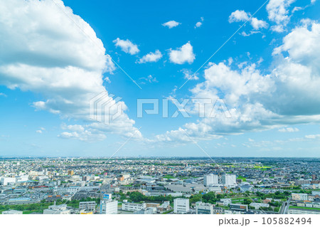 岐阜県庁、清流ロビーからの眺め〈岐阜県岐阜市〉 105882494