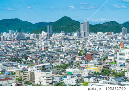 岐阜県庁、清流ロビーからの眺め〈岐阜県岐阜市〉 105882740