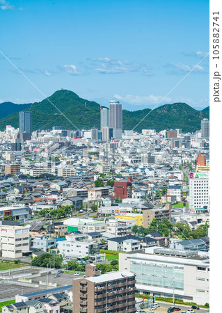 岐阜県庁、清流ロビーからの眺め〈岐阜県岐阜市〉 105882741