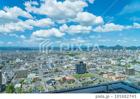 岐阜県庁、清流ロビーからの眺め〈岐阜県岐阜市〉 105882745