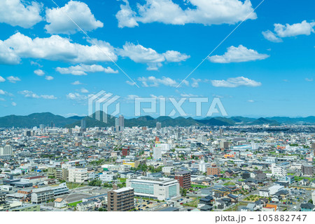 岐阜県庁、清流ロビーからの眺め〈岐阜県岐阜市〉 105882747