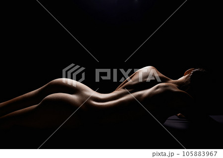 Nude Woman silhouette Beautiful Naked Body の写真素材 105883967 PIXTA