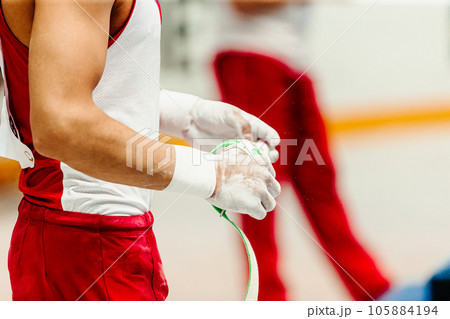 hands male gymnast in wrist wraps and gym chalk 105884194