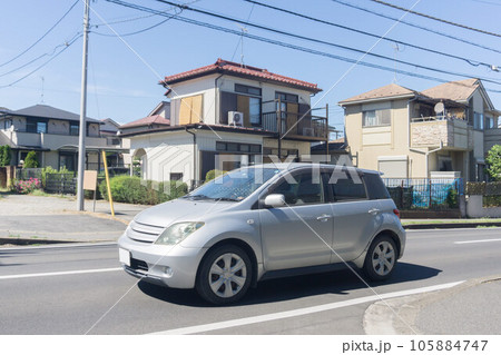 コンパクトカー　道路走行 105884747