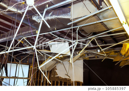 Reconstruction process of interior buildings includes removal of old ceiling through ceiling works. Reconstruction process of interior buildings includes removal of old ceiling through ceiling works. 105885397