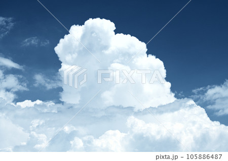 北杜市白州町、夏空に大きく高く沸き立つ入道雲 北杜市白州町、夏空に大きく高く沸き立つ入道雲 105886487