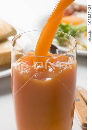 にんじんジュース にんじんジュース 105887423