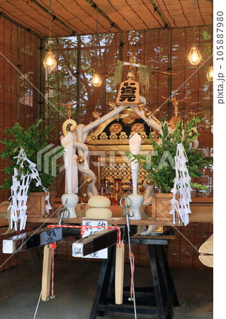 富岡八幡宮のお神輿 江戸三大祭り 水かけ祭り 富岡八幡宮のお神輿 江戸三大祭り 水かけ祭り 105887980