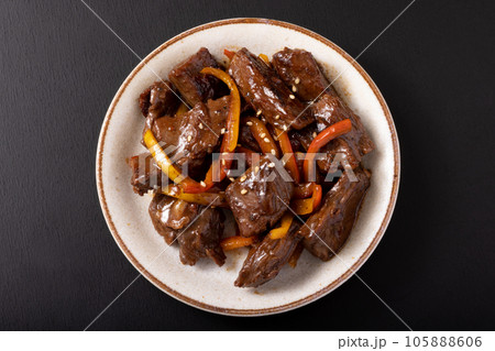 牛ハラミとパプリカのオイスターソース炒め 105888606