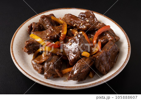 牛ハラミとパプリカのオイスターソース炒め 105888607