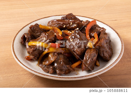 牛ハラミとパプリカのオイスターソース炒め 105888611