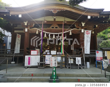 千駄ヶ谷にある鳩森八幡神社の拝殿 105888953