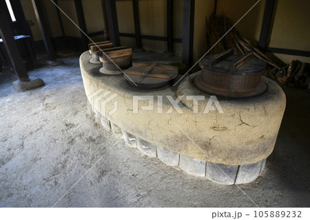 江戸時代の街並み今井町 旧米谷家住宅のおくどさん 奈良県橿原市 江戸時代の街並み今井町 旧米谷家住宅のおくどさん 奈良県橿原市 105889232