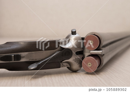 shotgun shotgun 105889302