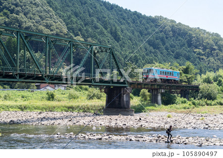 【樽見鉄道】根尾川を渡る列車 【樽見鉄道】根尾川を渡る列車 105890497