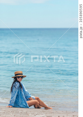 Young beautiful woman on beach vacation on Caribs 105890595