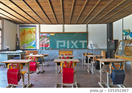 【吹屋ふるさと村 (旧吹屋小学校 教室)】 岡山県高梁市成羽町吹屋 105892867