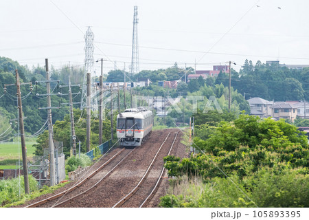 【伊勢線】複線区間を快走する特急南紀2号 105893395